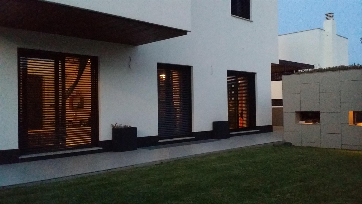 Se vende Villa - Chalet de 3 dormitorios en Costa Del Sol, Málaga, España