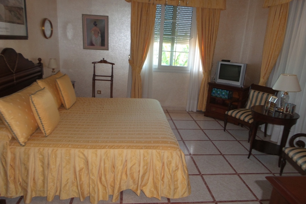 Se vende Villa - Chalet de 5 dormitorios en Costa Del Sol, Málaga, España