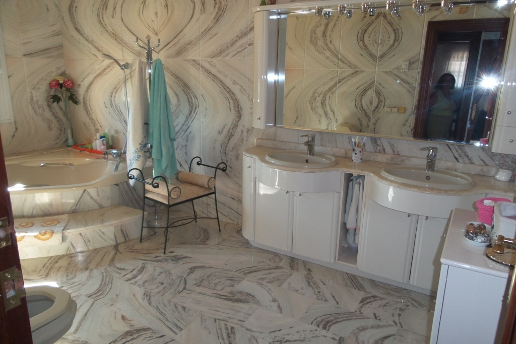 Se vende Villa - Chalet de 5 dormitorios en Costa Del Sol, Málaga, España