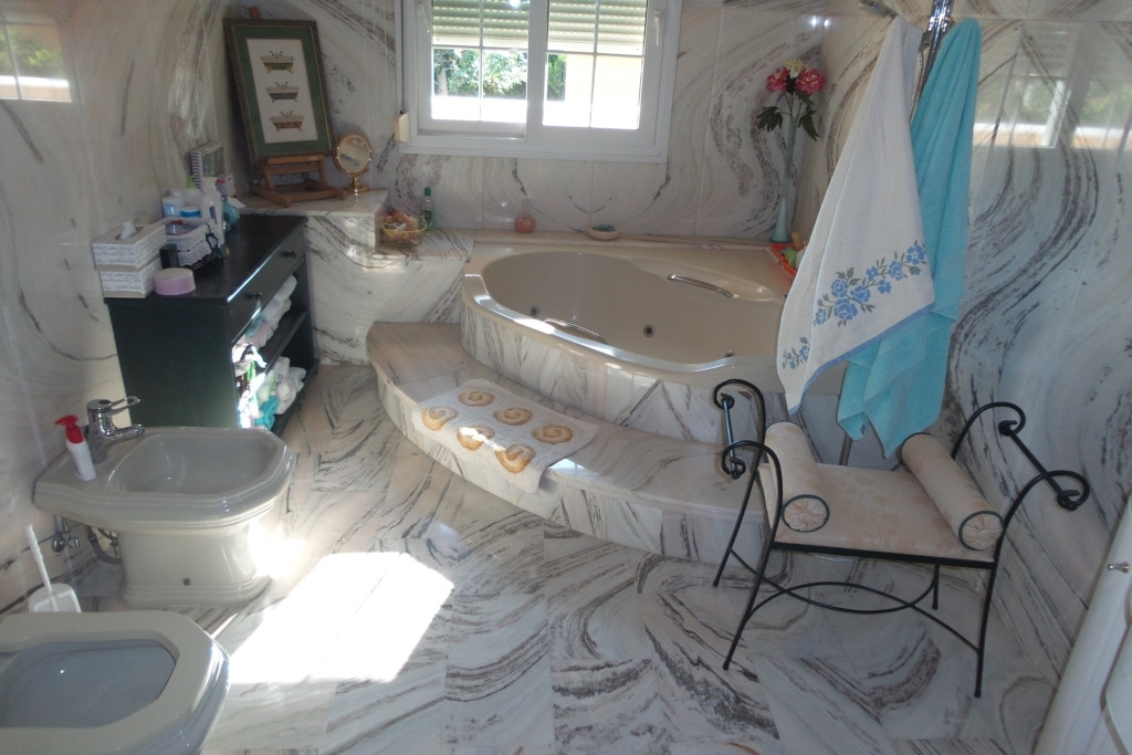 Se vende Villa - Chalet de 5 dormitorios en Costa Del Sol, Málaga, España