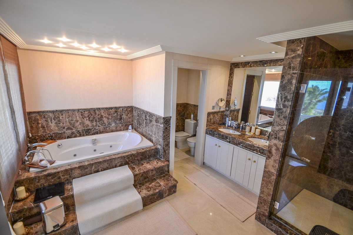 Se vende Villa - Chalet de 5 dormitorios en Costa Del Sol, Málaga, España