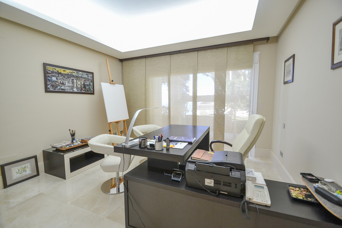 Se vende Villa - Chalet de 5 dormitorios en Costa Del Sol, Málaga, España