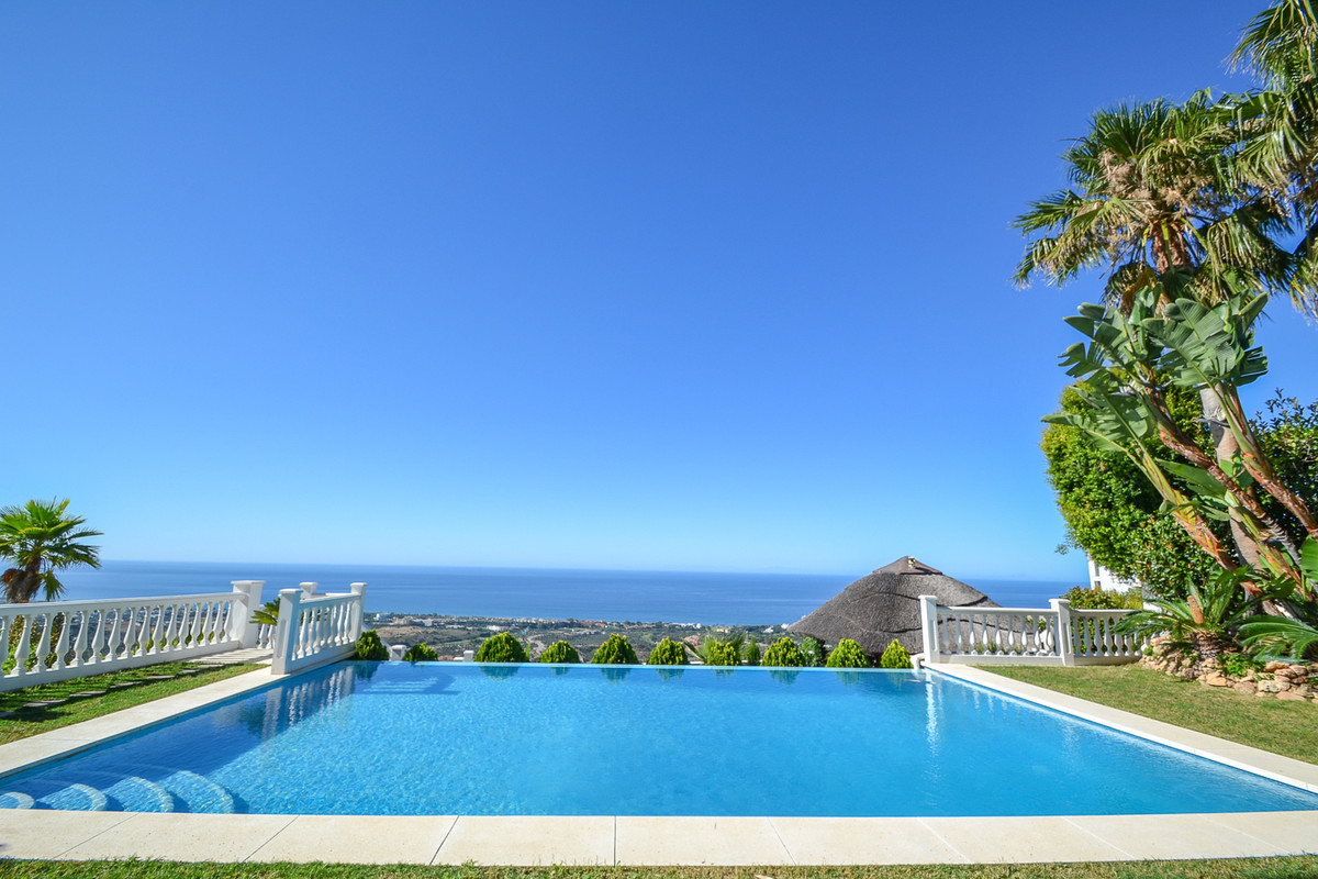 Se vende Villa - Chalet de 5 dormitorios en Costa Del Sol, Málaga, España