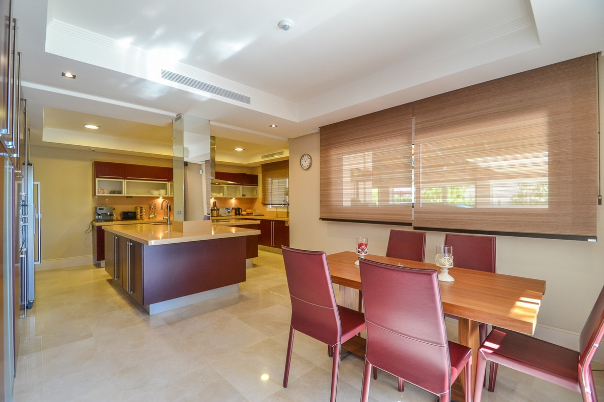 Se vende Villa - Chalet de 5 dormitorios en Costa Del Sol, Málaga, España