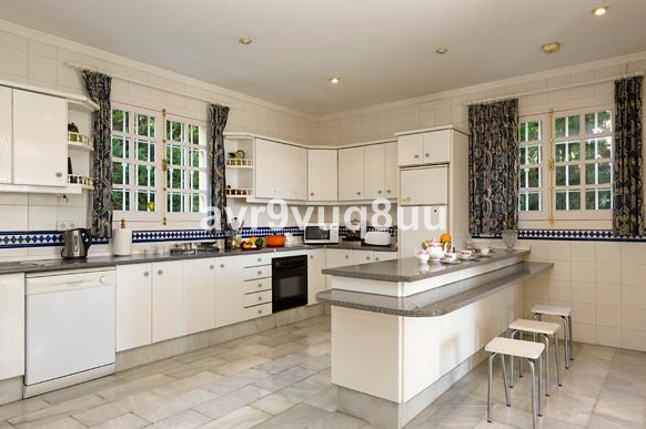 Se vende Villa - Chalet de 5 dormitorios en Costa Del Sol, Málaga, España
