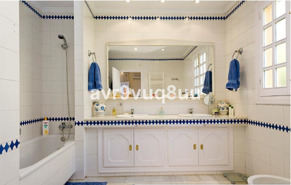 Se vende Villa - Chalet de 5 dormitorios en Costa Del Sol, Málaga, España