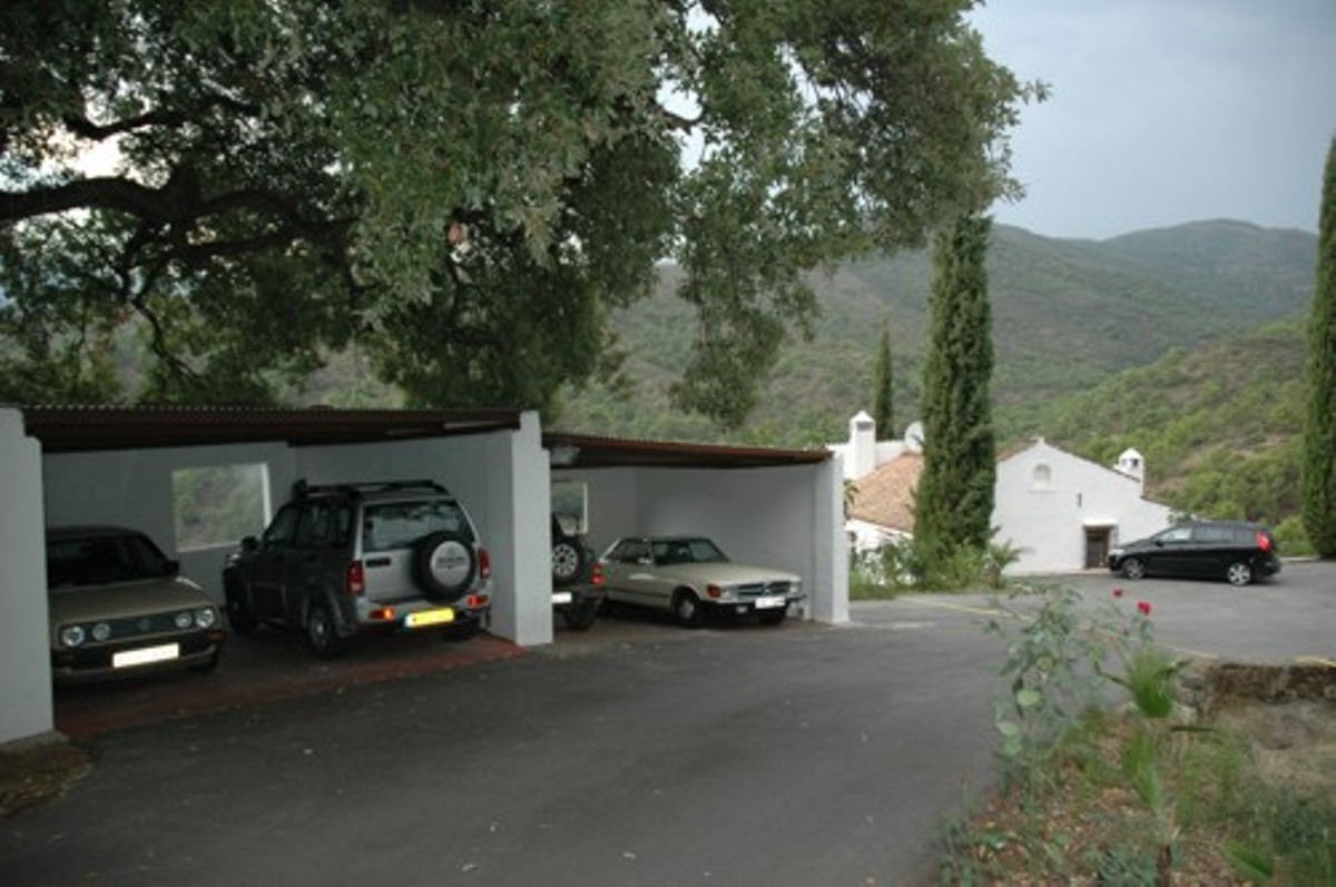 5 Bed Townhouse for sale in Estepona Costa Del Sol, Málaga, Spain