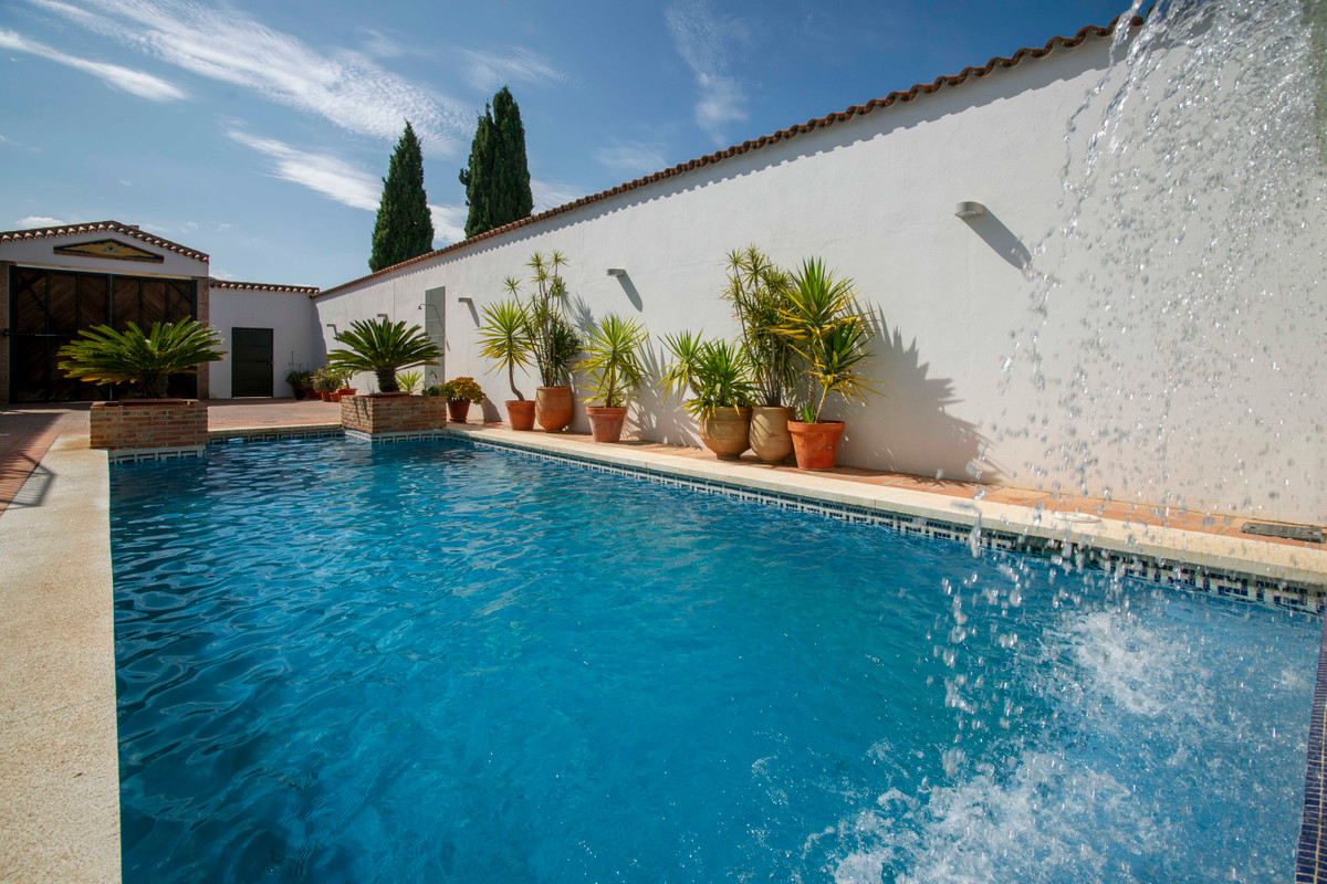 7 Bed Commercial unit for sale in Pizarra Costa Del Sol, Málaga, Spain