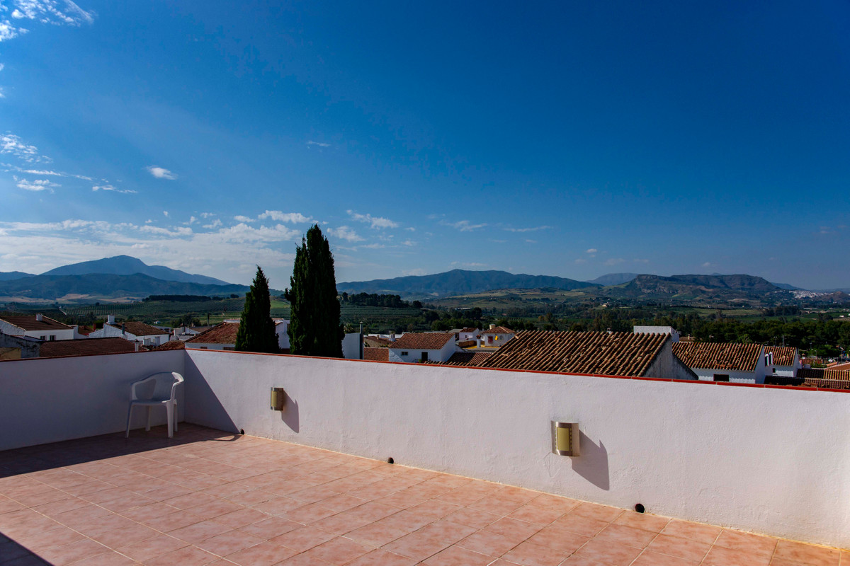 7 Bed Commercial unit for sale in Pizarra Costa Del Sol, Málaga, Spain