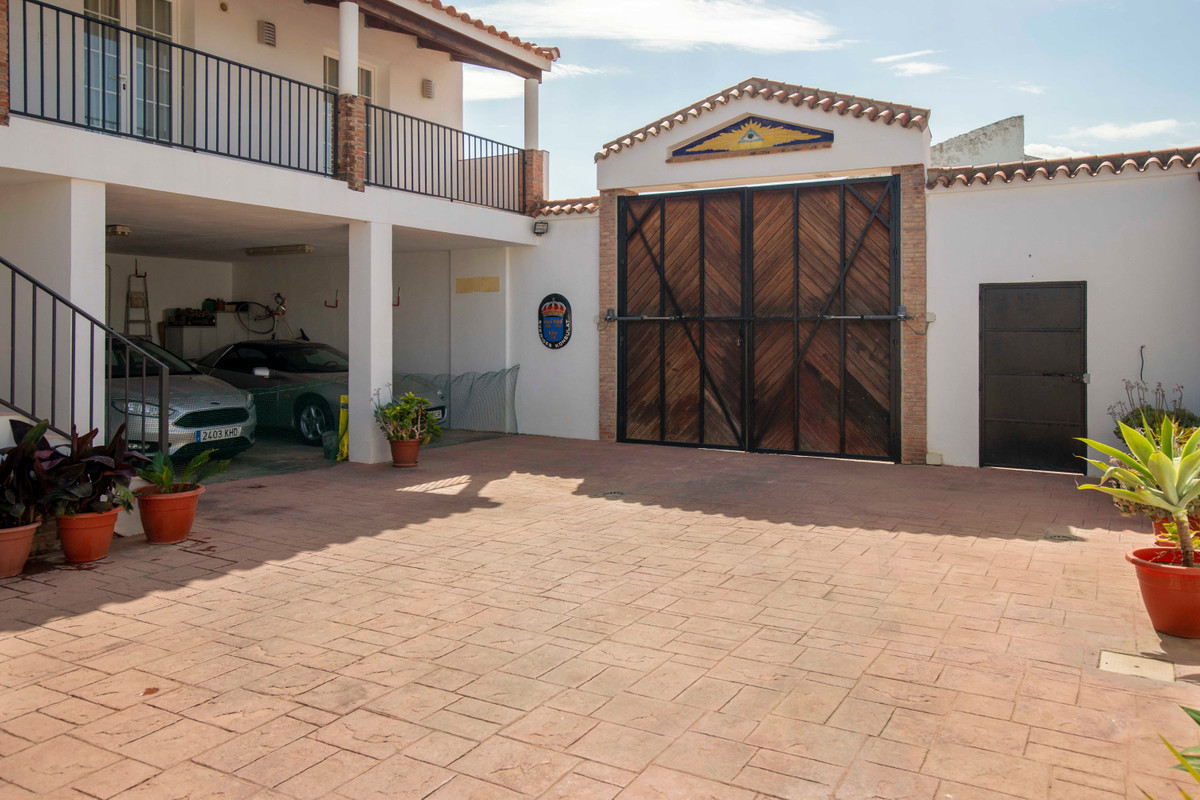 7 Bed Commercial unit for sale in Pizarra Costa Del Sol, Málaga, Spain