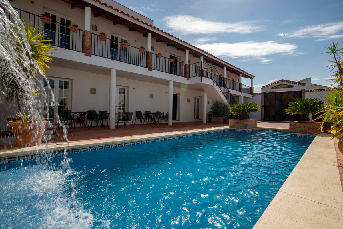 7 Bed Commercial unit for sale in Pizarra Costa Del Sol, Málaga, Spain