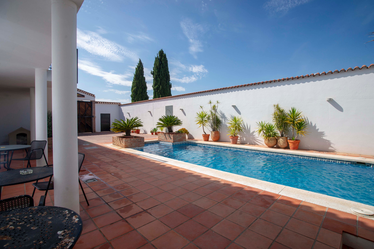 7 Bed Commercial unit for sale in Pizarra Costa Del Sol, Málaga, Spain