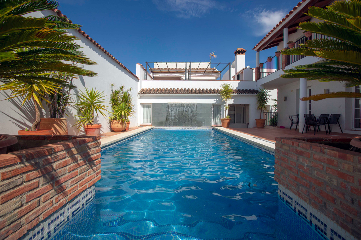 7 Bed Commercial unit for sale in Pizarra Costa Del Sol, Málaga, Spain