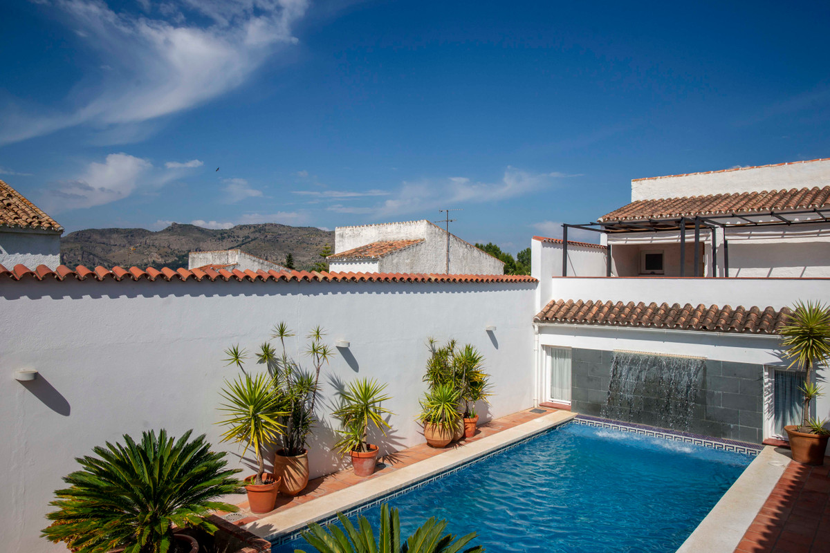 7 Bed Commercial unit for sale in Pizarra Costa Del Sol, Málaga, Spain