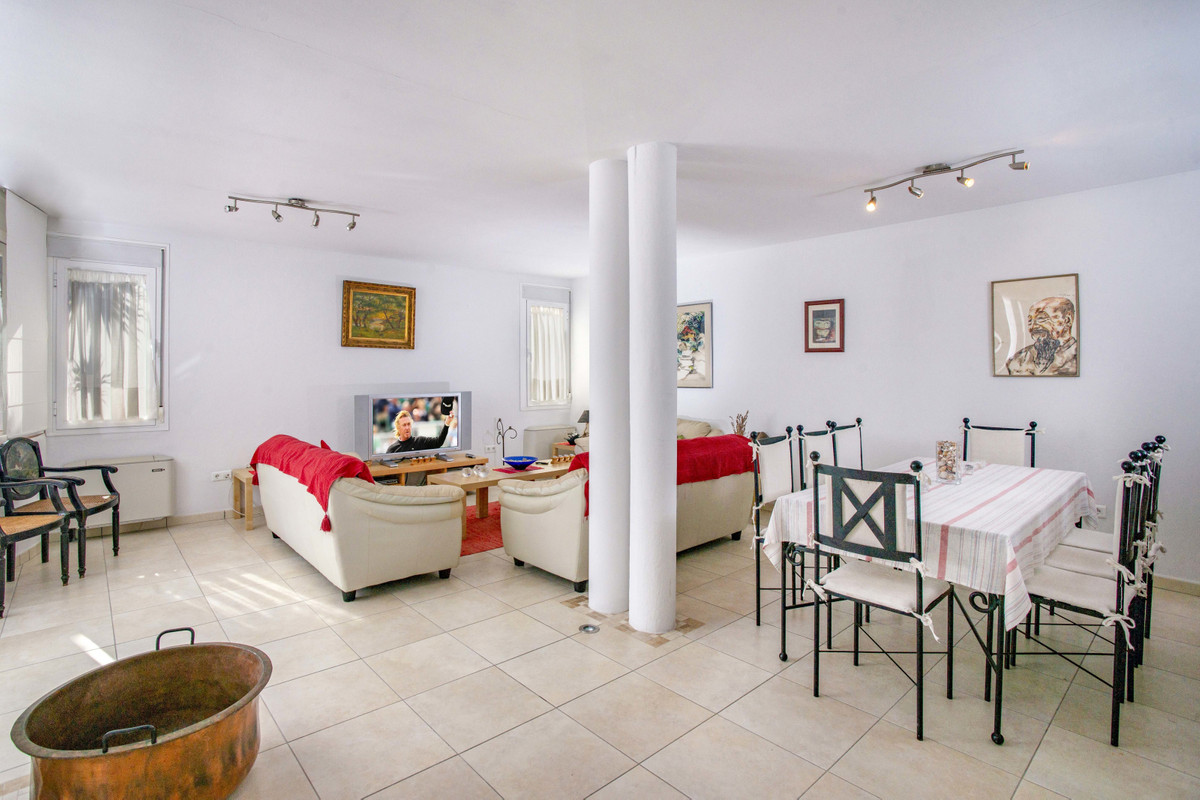 7 Bed Commercial unit for sale in Pizarra Costa Del Sol, Málaga, Spain