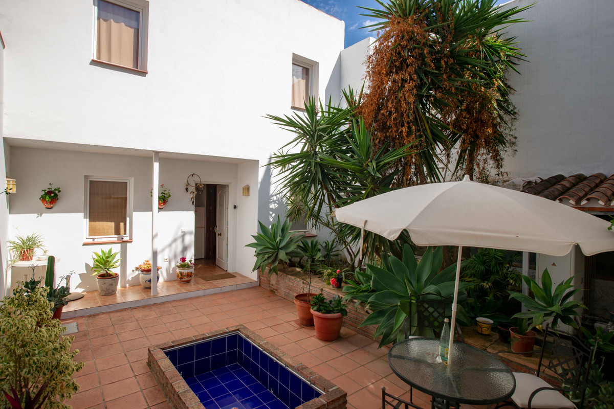 7 Bed Commercial unit for sale in Pizarra Costa Del Sol, Málaga, Spain