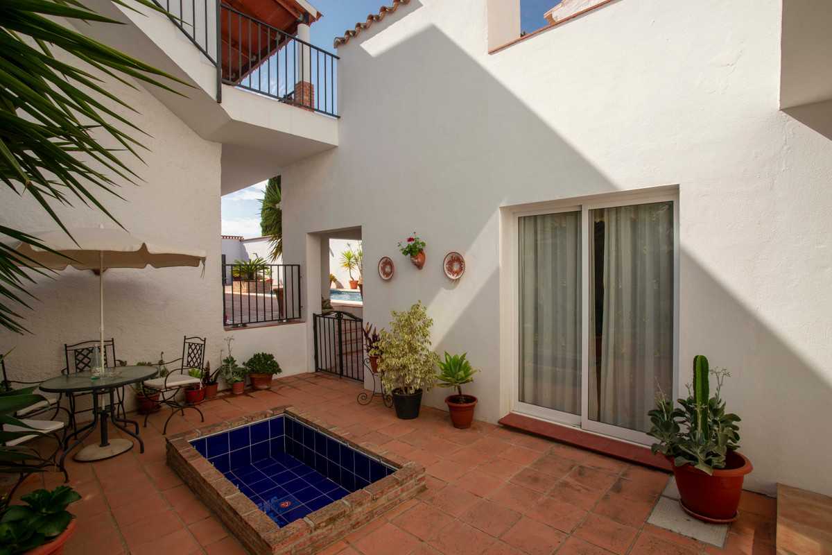 7 Bed Commercial unit for sale in Pizarra Costa Del Sol, Málaga, Spain