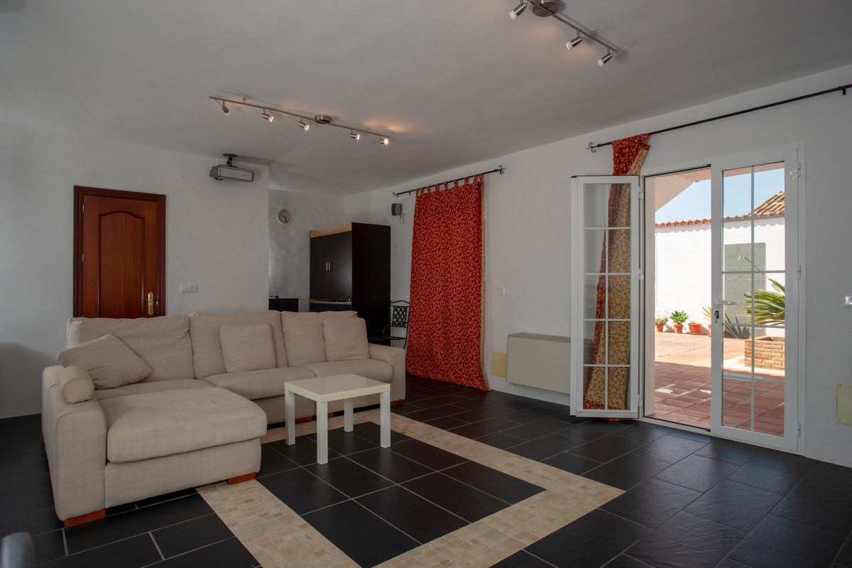 7 Bed Commercial unit for sale in Pizarra Costa Del Sol, Málaga, Spain