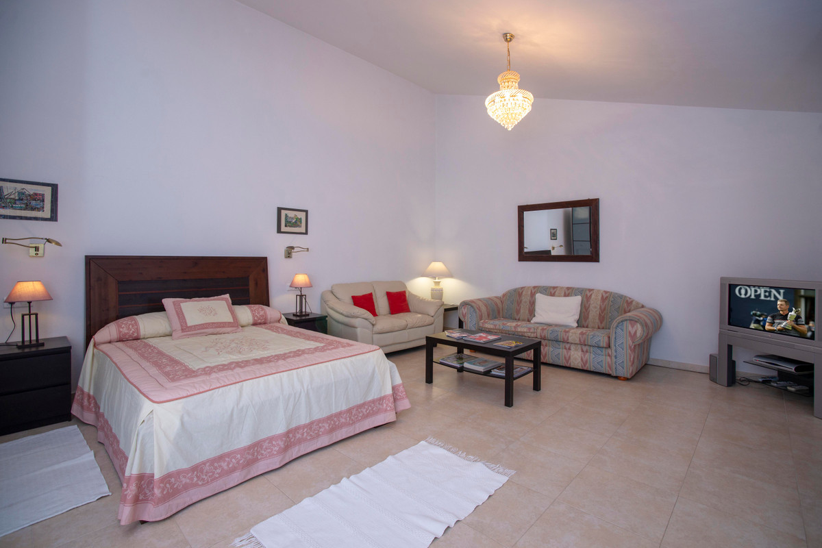 7 Bed Commercial unit for sale in Pizarra Costa Del Sol, Málaga, Spain