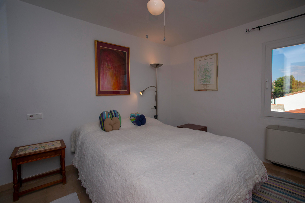 7 Bed Commercial unit for sale in Pizarra Costa Del Sol, Málaga, Spain