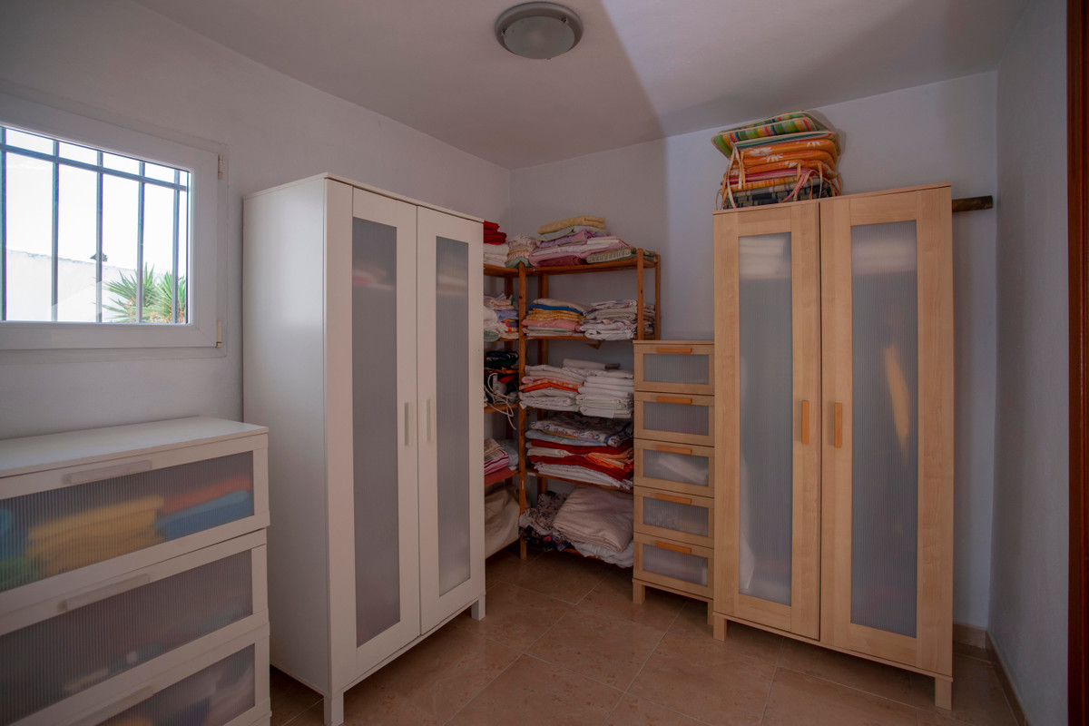 7 Bed Commercial unit for sale in Pizarra Costa Del Sol, Málaga, Spain