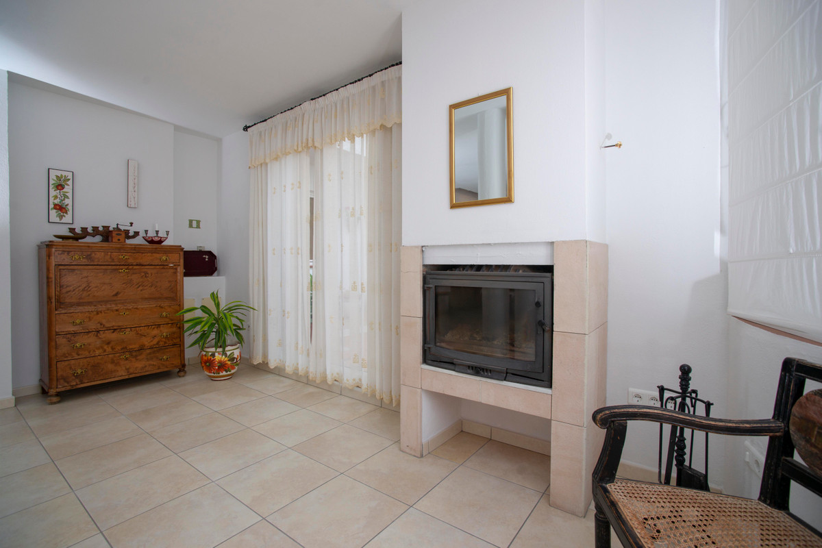 7 Bed Commercial unit for sale in Pizarra Costa Del Sol, Málaga, Spain