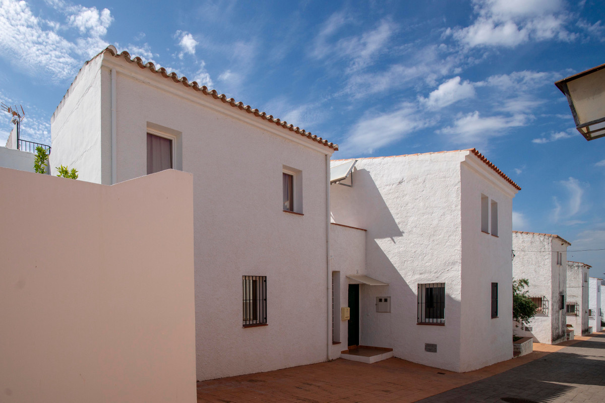 7 Bed Commercial unit for sale in Pizarra Costa Del Sol, Málaga, Spain