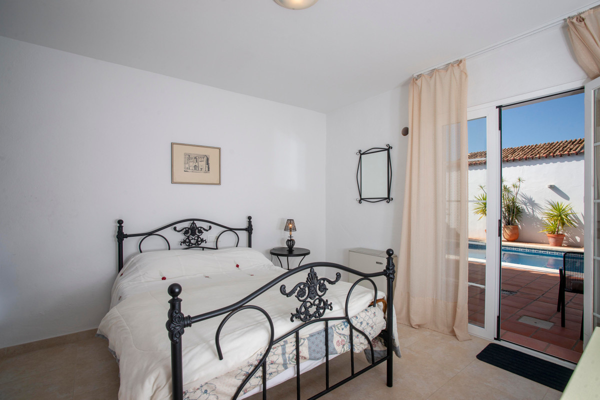 7 Bed Commercial unit for sale in Pizarra Costa Del Sol, Málaga, Spain