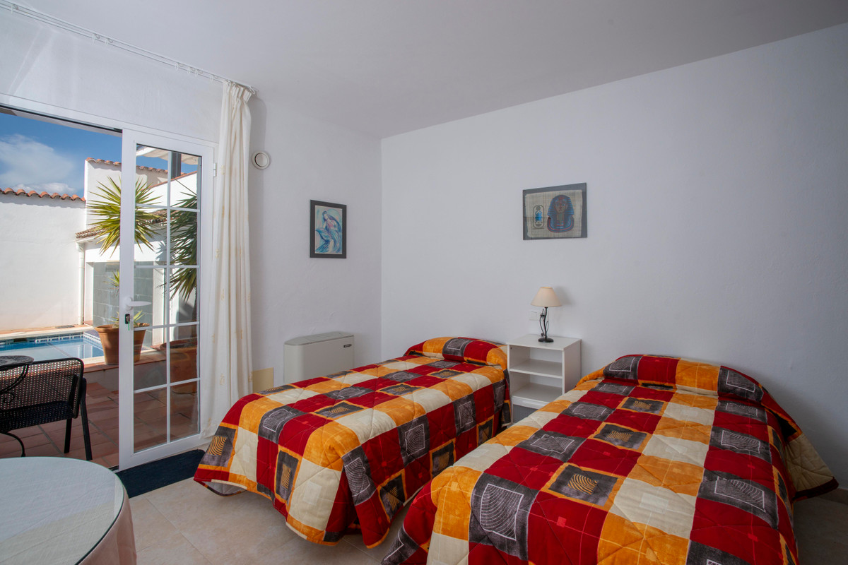 7 Bed Commercial unit for sale in Pizarra Costa Del Sol, Málaga, Spain