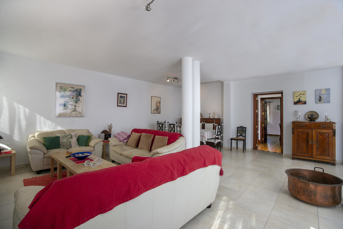 7 Bed Commercial unit for sale in Pizarra Costa Del Sol, Málaga, Spain