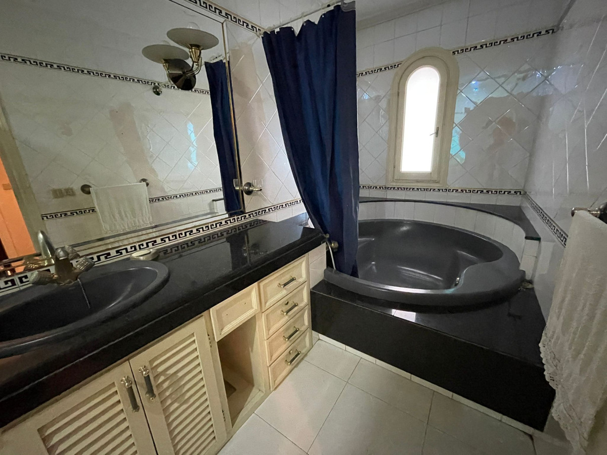 5 Bed Townhouse for sale in Estepona Costa Del Sol, Málaga, Spain