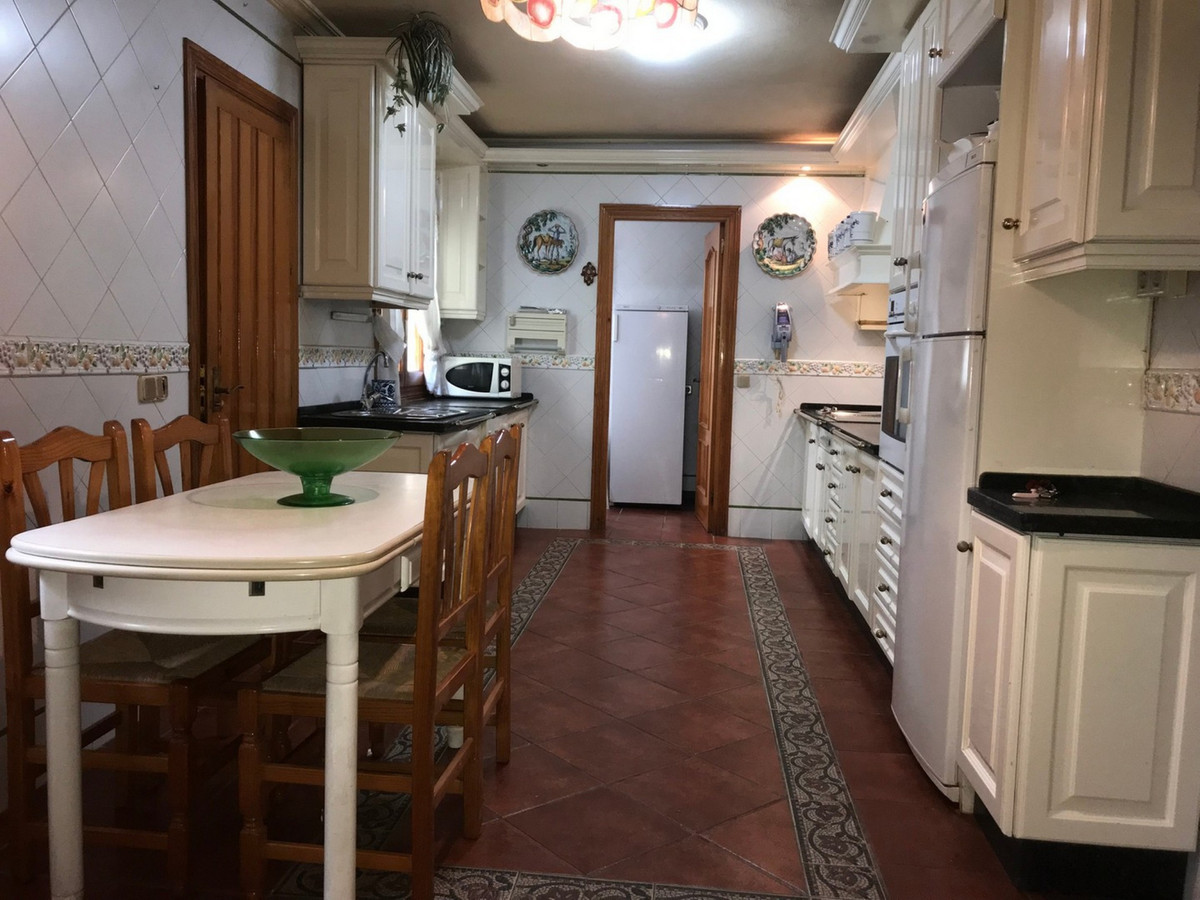 5 Bed Townhouse for sale in Estepona Costa Del Sol, Málaga, Spain