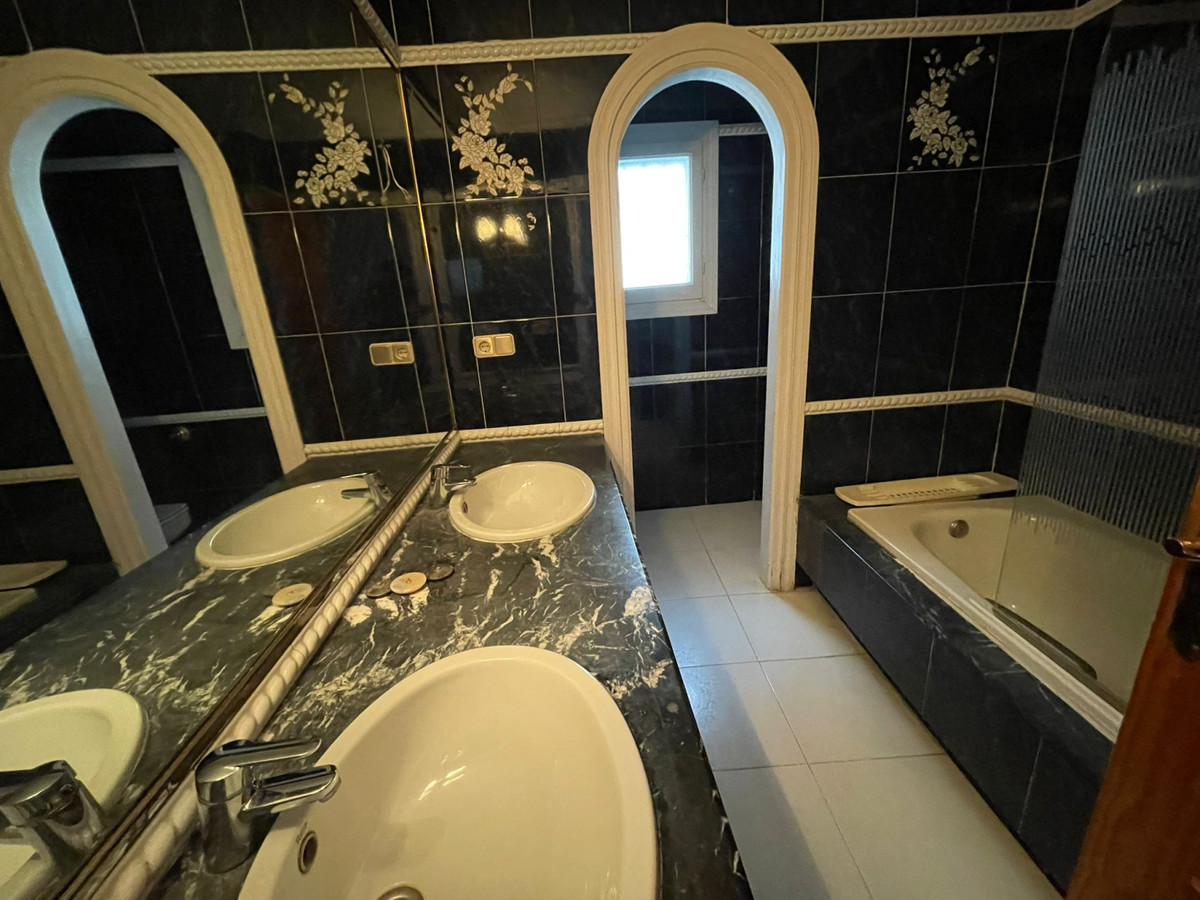 5 Bed Townhouse for sale in Estepona Costa Del Sol, Málaga, Spain