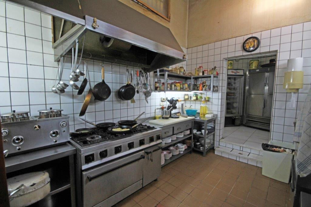Commercial unit for sale in Marbesa Costa Del Sol, Málaga, Spain