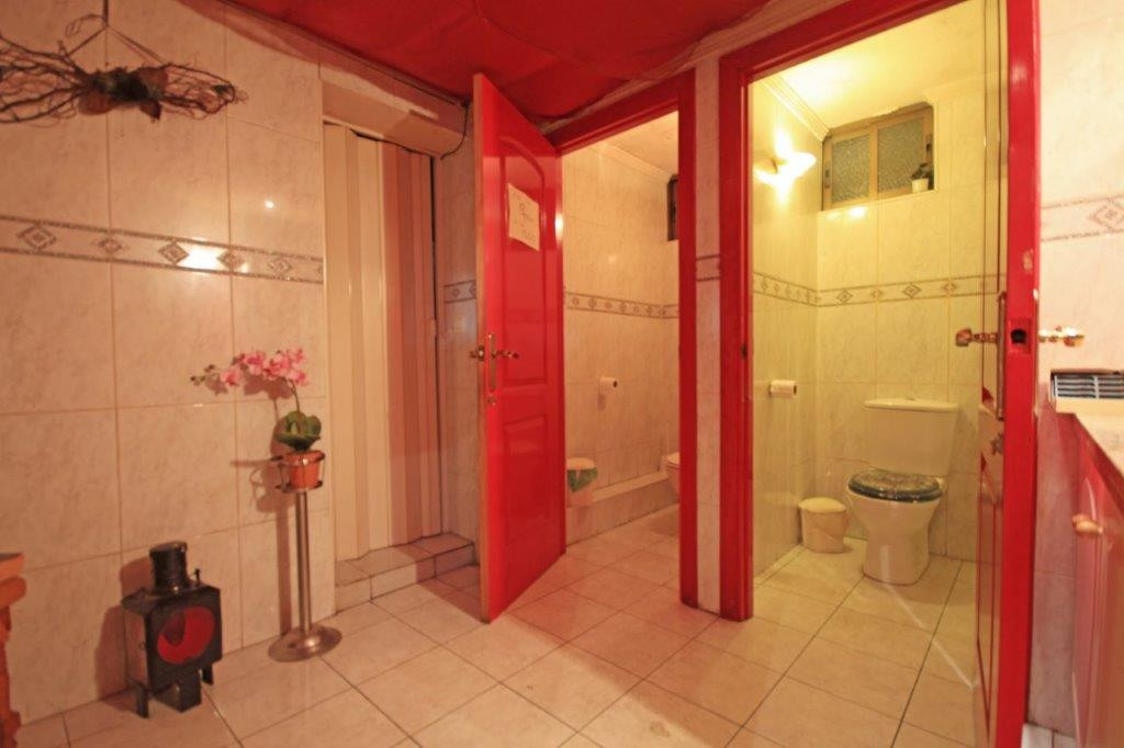Commercial unit for sale in Marbesa Costa Del Sol, Málaga, Spain