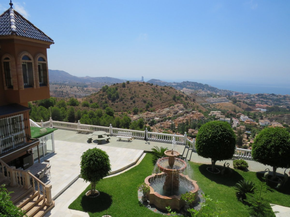 5 Bed Townhouse for sale in Málaga Costa Del Sol, Málaga, Spain