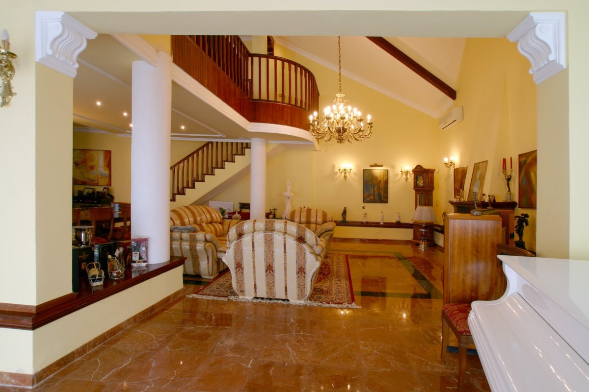 5 Bed Townhouse for sale in Málaga Costa Del Sol, Málaga, Spain