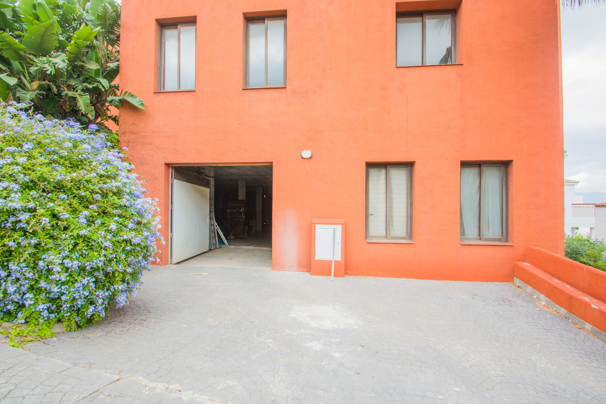 Commercial unit for sale in La Mairena Costa Del Sol, Málaga, Spain