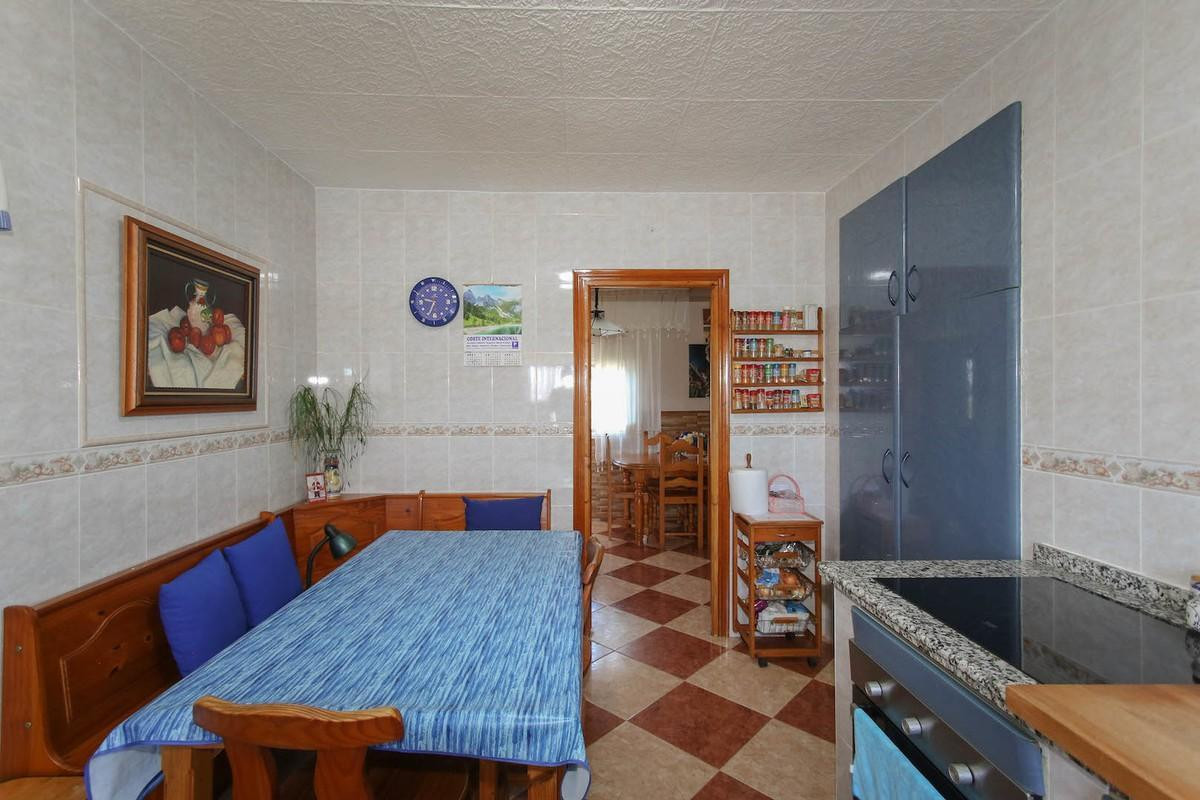 Se vende Villa - Chalet de 5 dormitorios en Costa Del Sol, Málaga, España