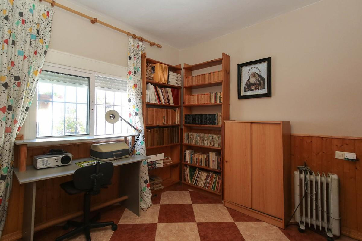 Se vende Villa - Chalet de 5 dormitorios en Costa Del Sol, Málaga, España