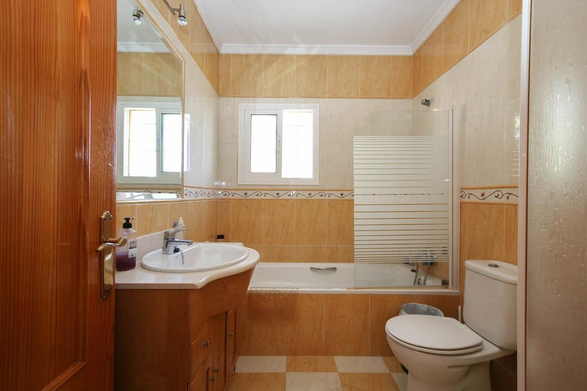 Se vende Villa - Chalet de 5 dormitorios en Costa Del Sol, Málaga, España