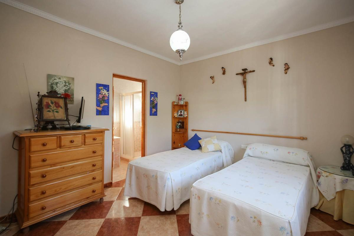 Se vende Villa - Chalet de 5 dormitorios en Costa Del Sol, Málaga, España