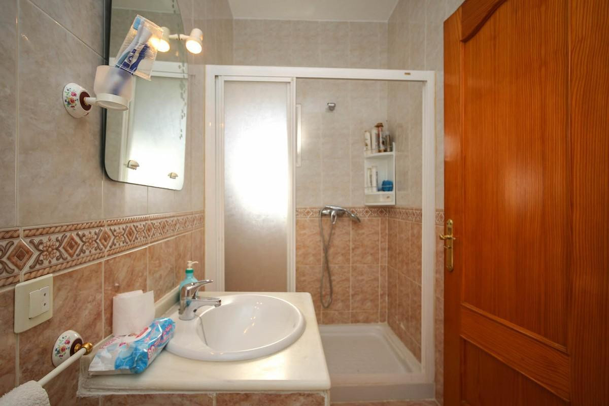 Se vende Villa - Chalet de 5 dormitorios en Costa Del Sol, Málaga, España