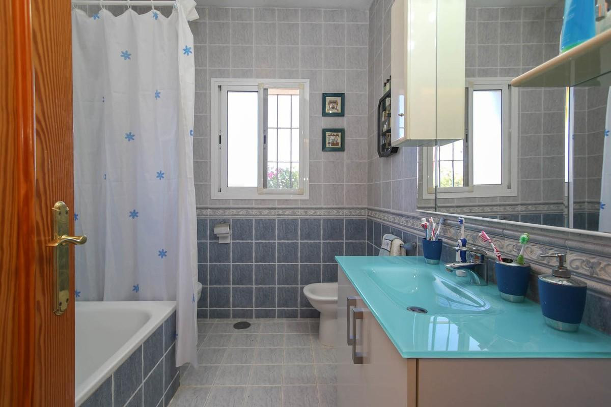 Se vende Villa - Chalet de 5 dormitorios en Costa Del Sol, Málaga, España