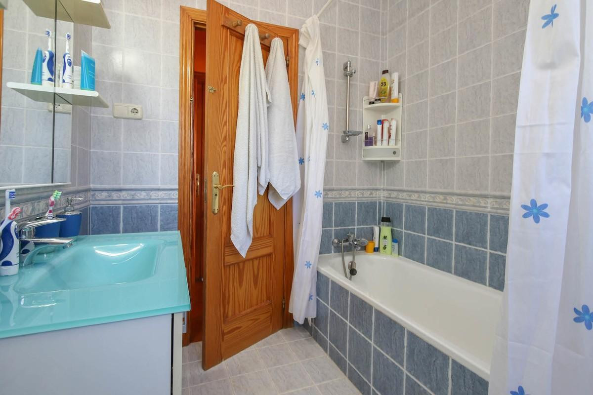Se vende Villa - Chalet de 5 dormitorios en Costa Del Sol, Málaga, España