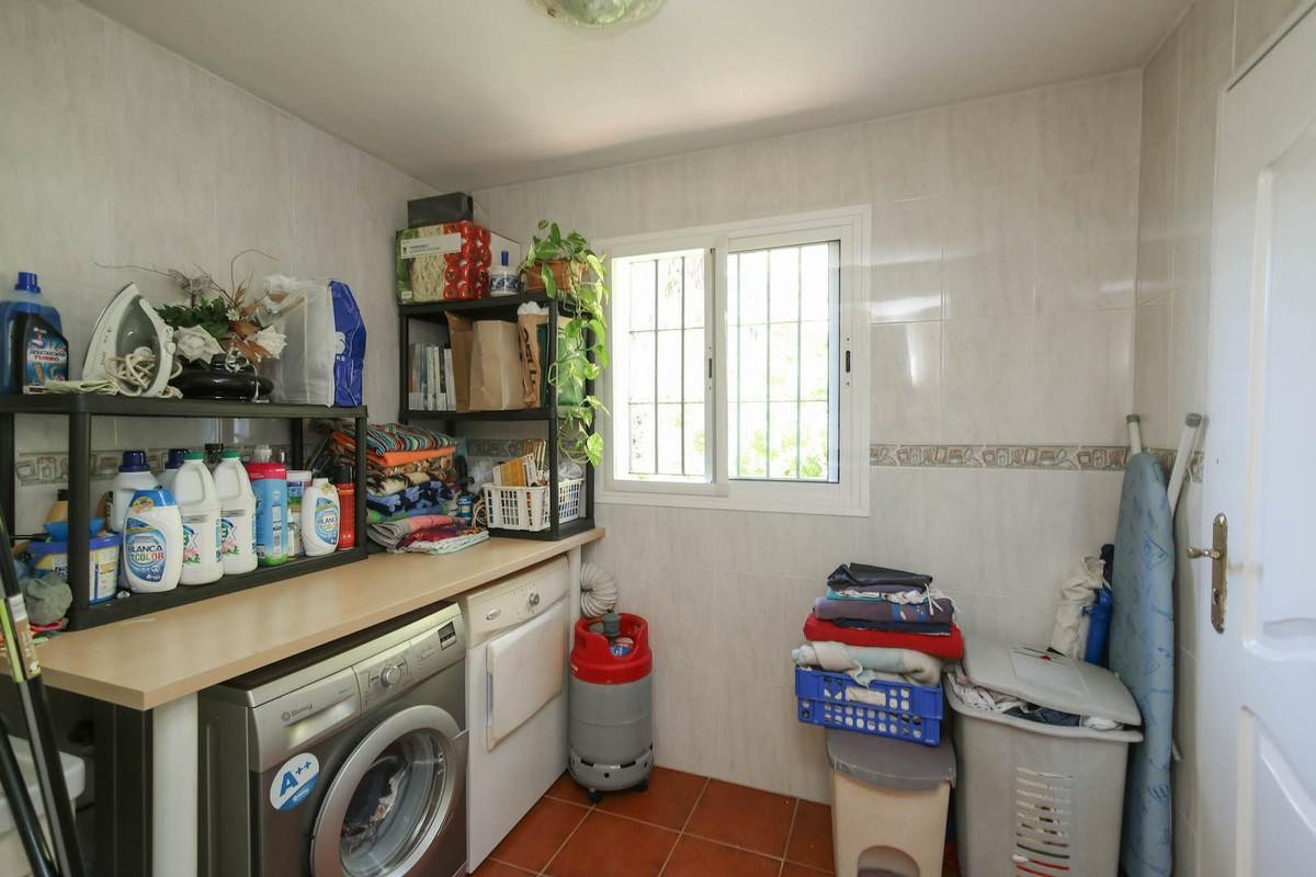 Se vende Villa - Chalet de 5 dormitorios en Costa Del Sol, Málaga, España