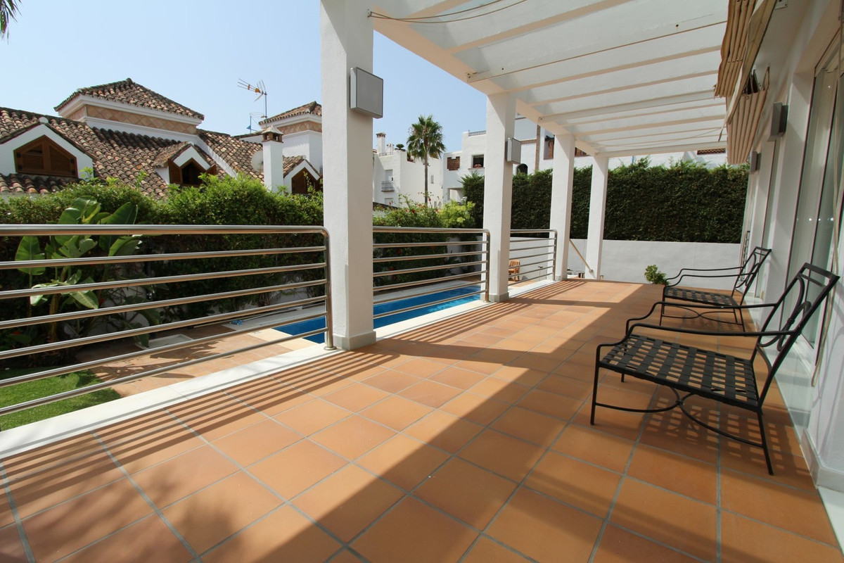 Se vende Villa - Chalet de 6 dormitorios en Costa Del Sol, Málaga, España