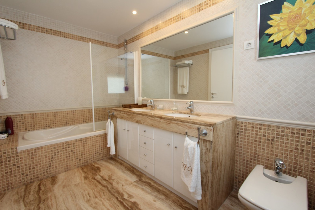 Se vende Villa - Chalet de 6 dormitorios en Costa Del Sol, Málaga, España
