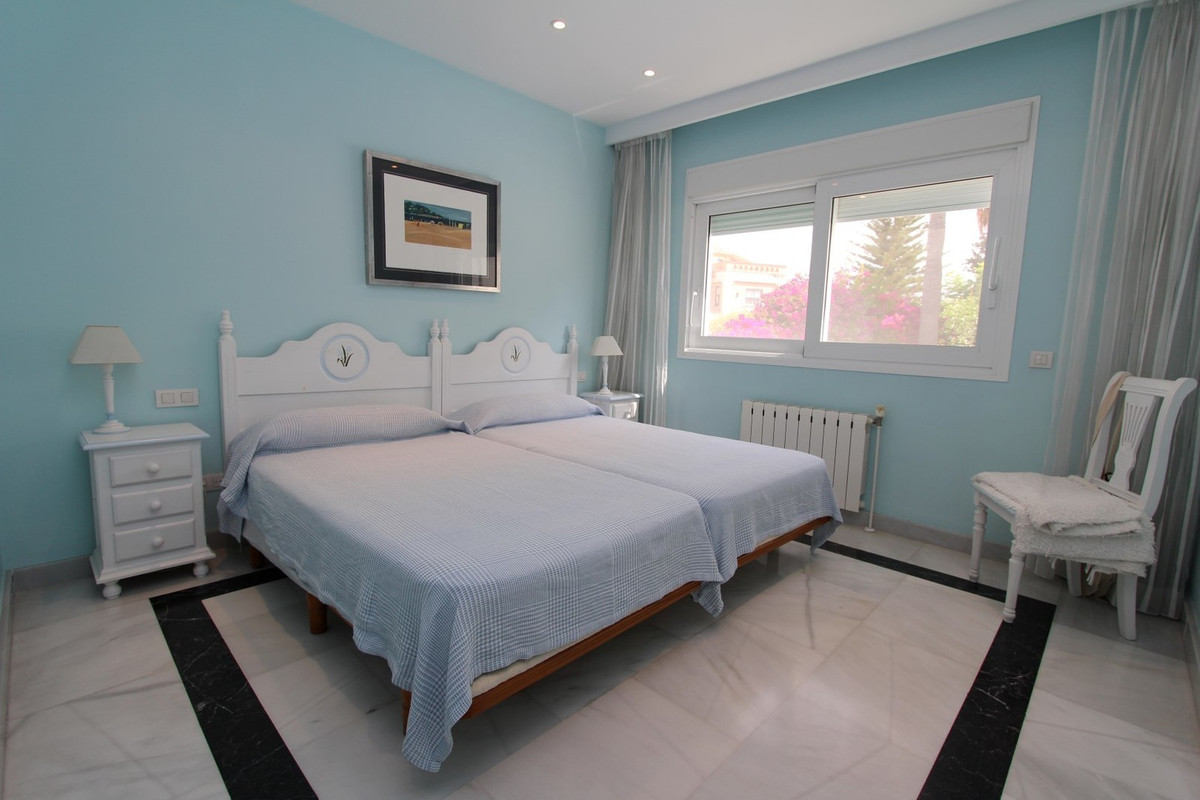 Se vende Villa - Chalet de 6 dormitorios en Costa Del Sol, Málaga, España
