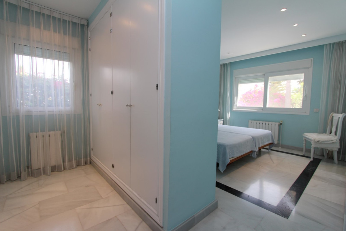 Se vende Villa - Chalet de 6 dormitorios en Costa Del Sol, Málaga, España